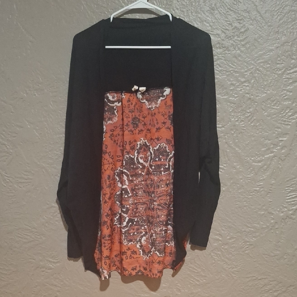 Moth Women's Black and Orange Patterned Garment Size M